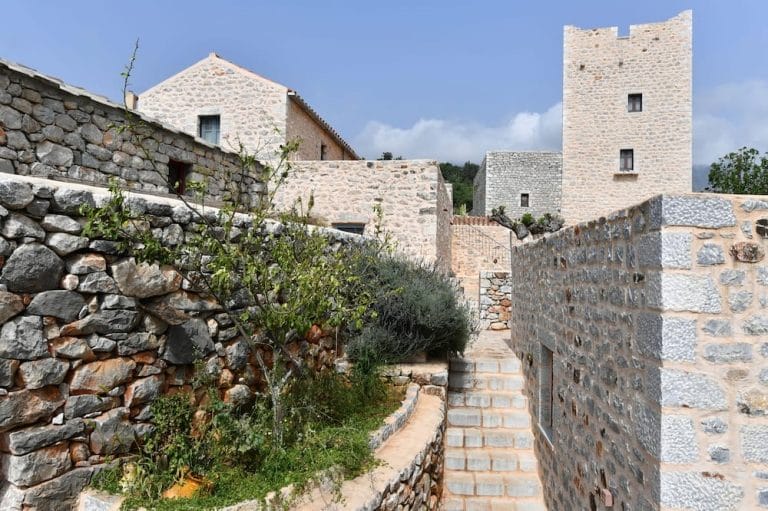 Lithos Stone Suites - Boutique Stone-Built Hotel in Mani - Areopoli