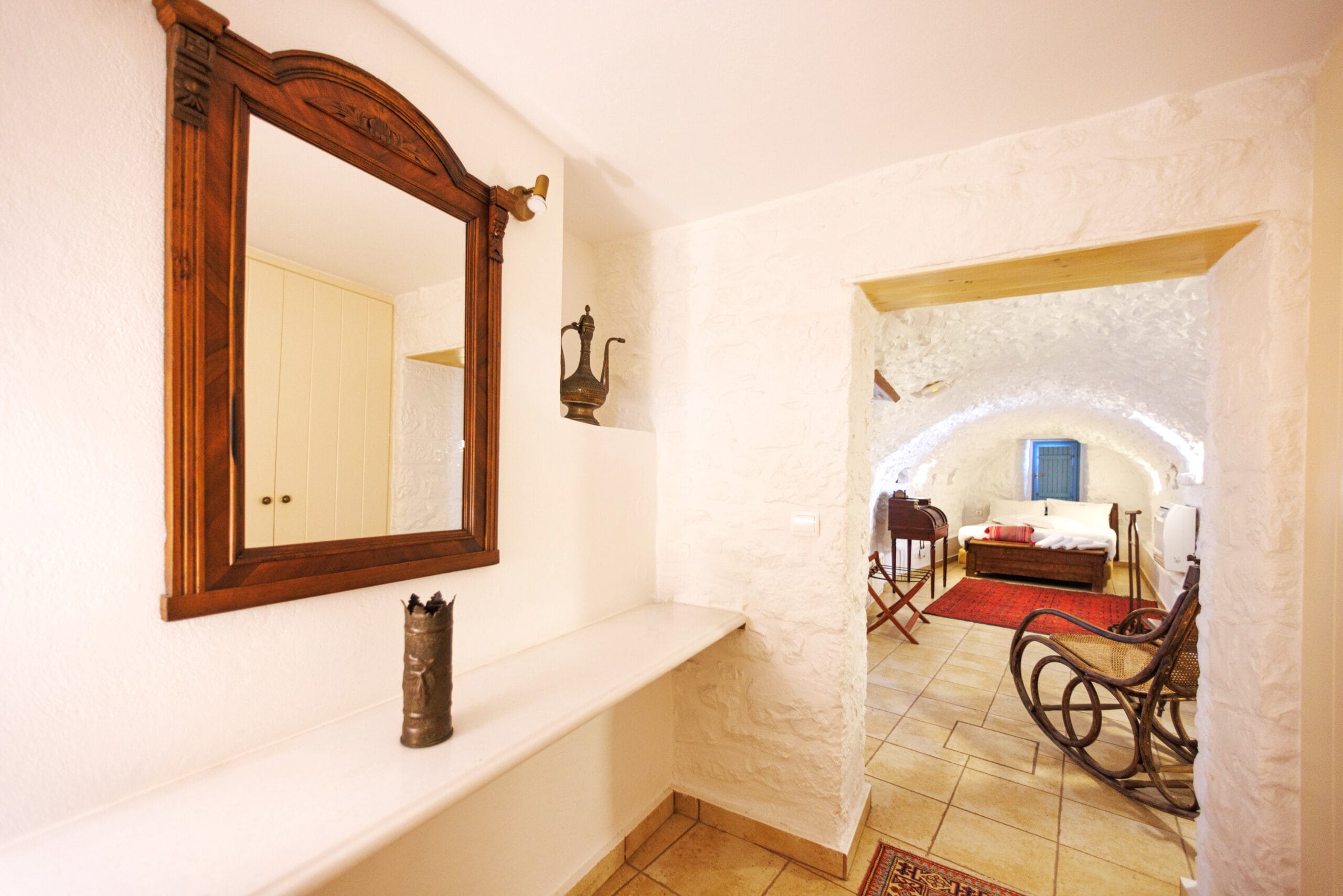 Kamares Deluxe Stone Suite Rental in Mani - With Veranda & Garden View - Lithos Stone Suites - Hotel in Mani
